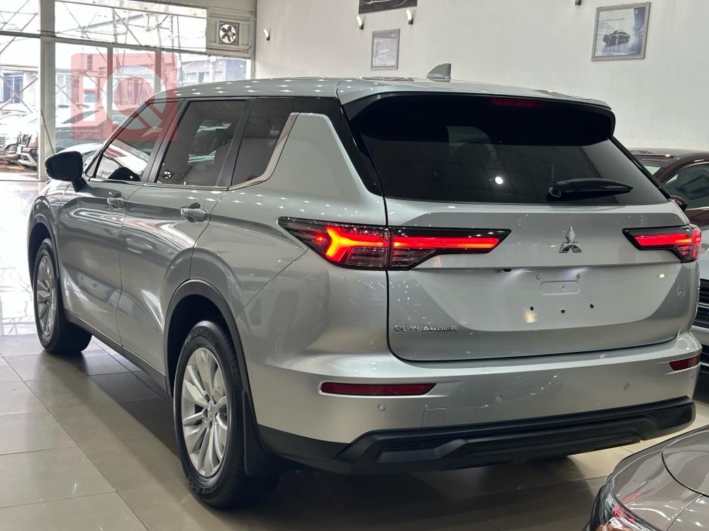 ميتسوبيشي اوتلاندر